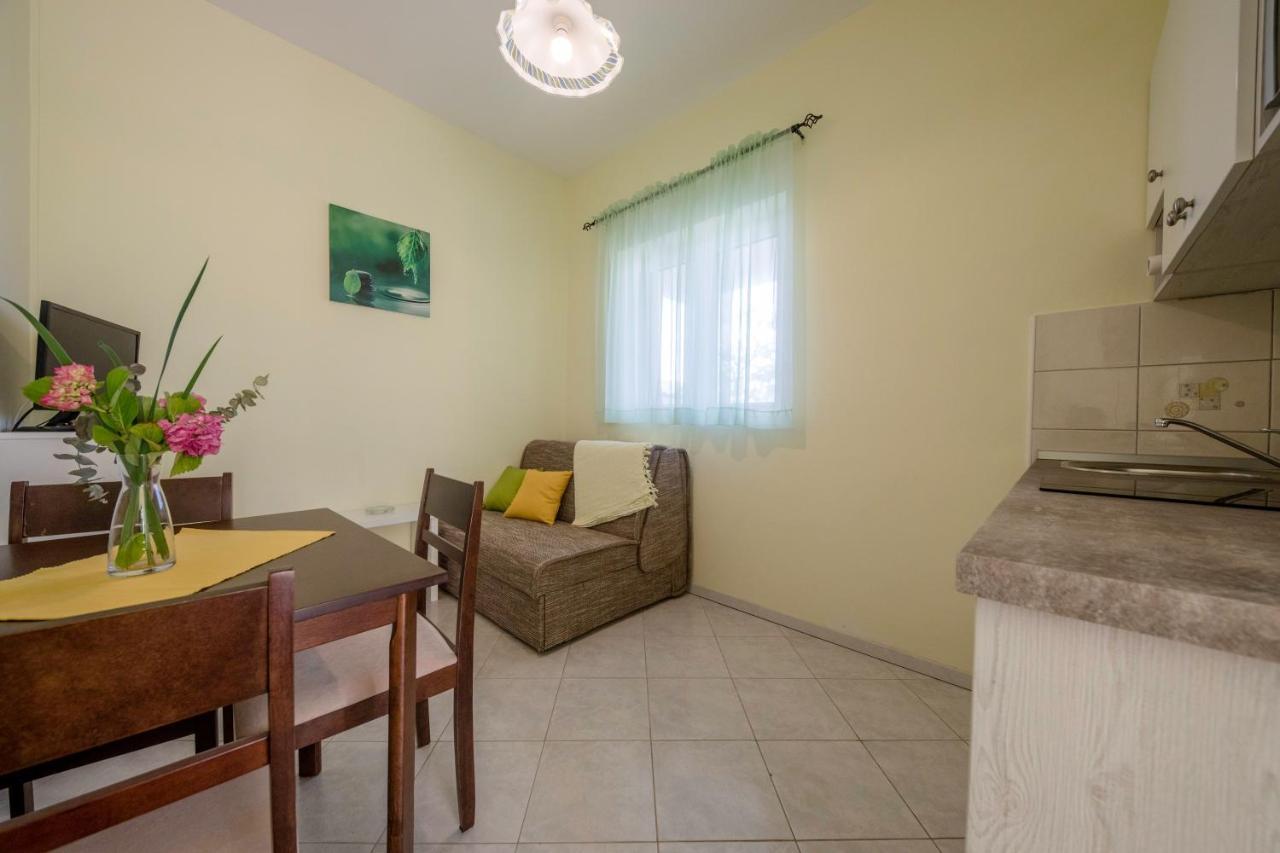 Apartments By The Sea Supetarska Draga - Donja, Rab - 11769 Esterno foto