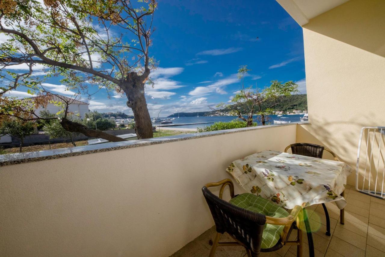 Apartments By The Sea Supetarska Draga - Donja, Rab - 11769 Esterno foto